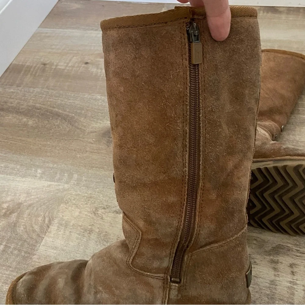 3/$25 Studded‎ Girl Ugg Boots size 1